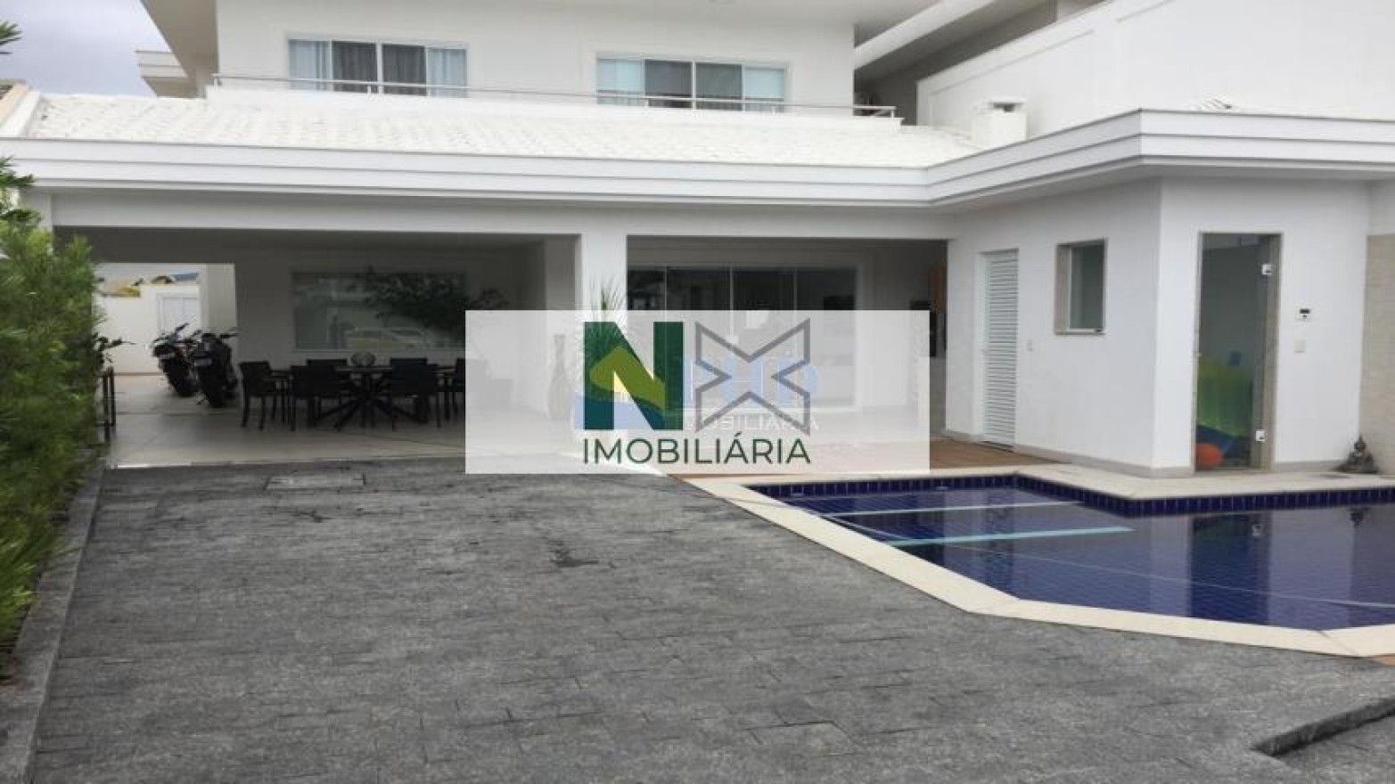 Casa 4 Quartos 340m² 