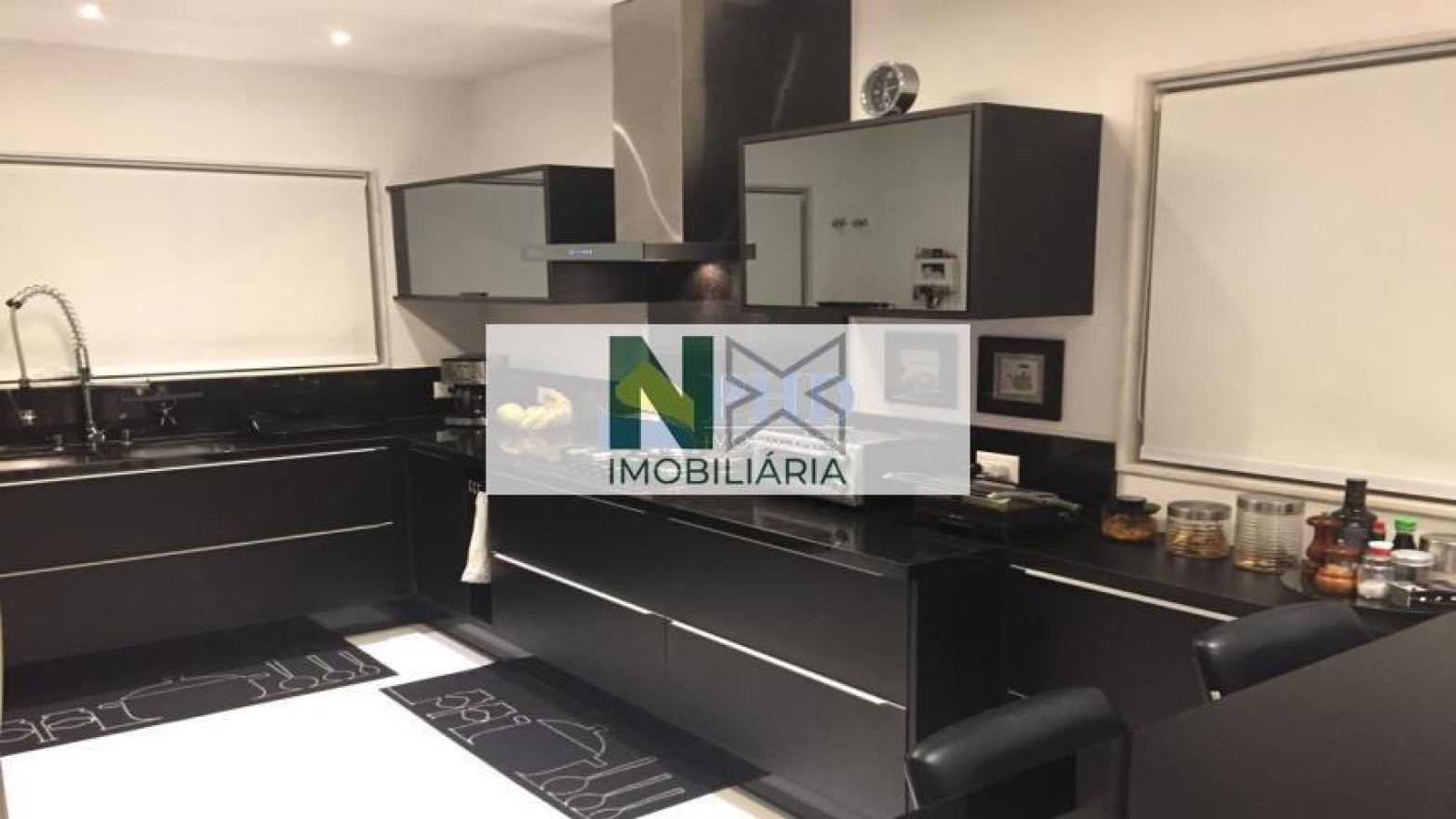 Casa 4 Quartos 340m² 