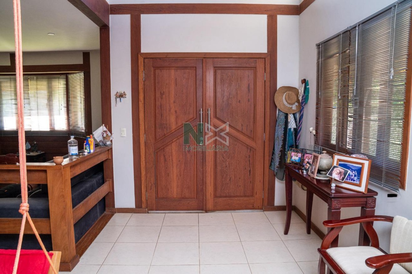 Casa 4 Quartos 245m² 