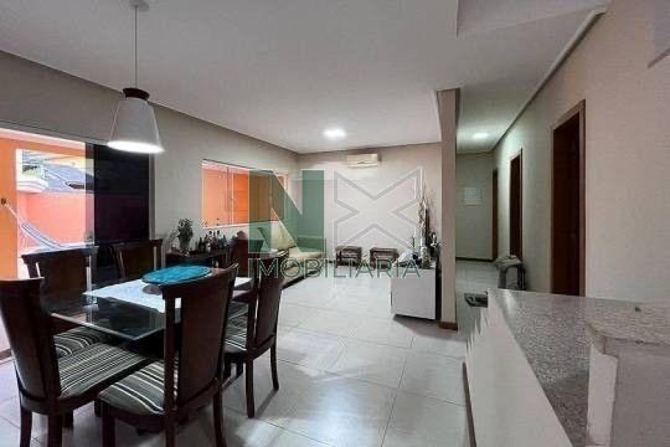 Casa 4 Quartos 200m² 