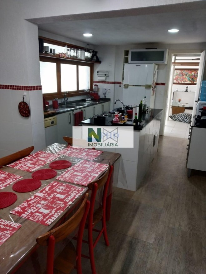 Casa 6 Quartos 320m² Casa 6 Quartos 320m²