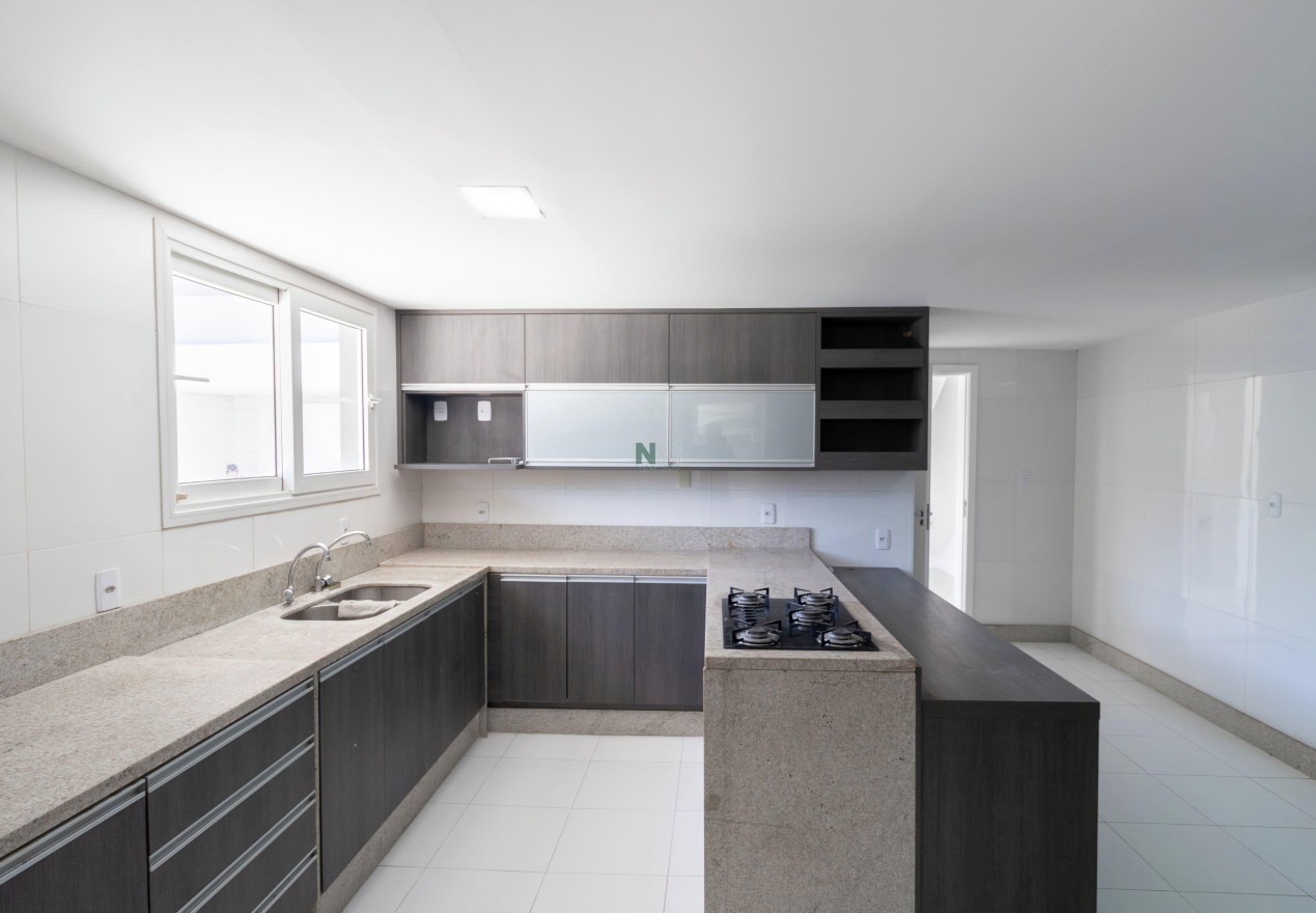 Casa 6 Quartos 700m² Casa 6 Quartos 700m²