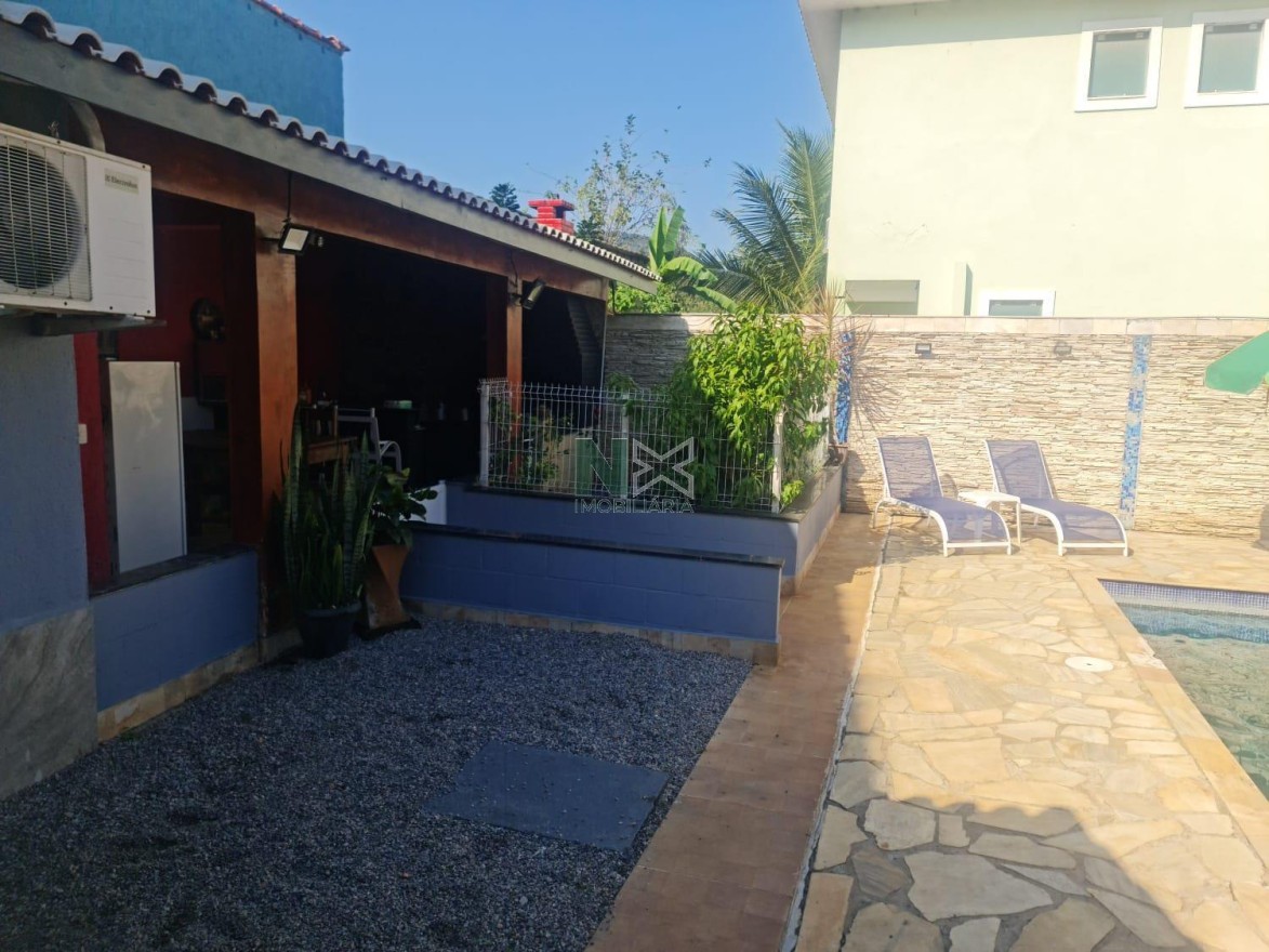 Casa 4 Quartos 600m² Casa 4 Quartos 600m²